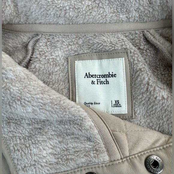 Abercrombie & Fitch *Taupe Asymmetrical Faux Quilted Leather Fleece Pullover XS - Picture 4 of 12